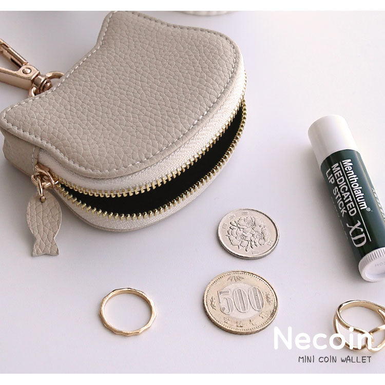 小銭と鍵やイヤホンが入る猫フェイスコインケースの収納例